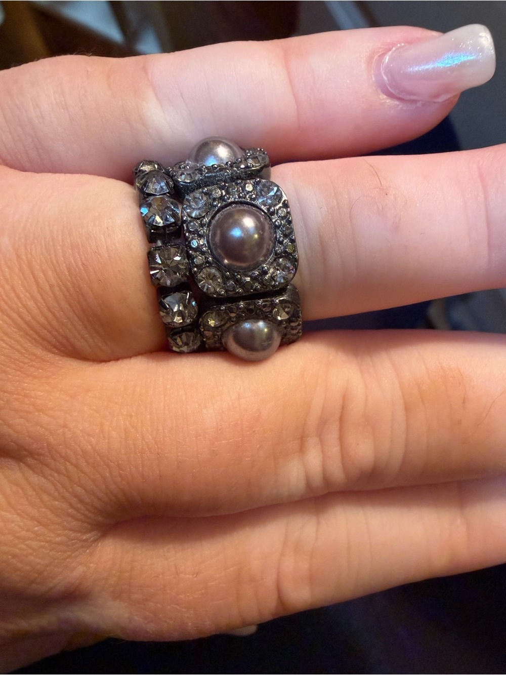 Vintage-Inspired Gunmetal Pearl & Crystal Stretch Ring